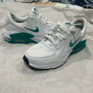 Women’s Nike Air Max Size 7
